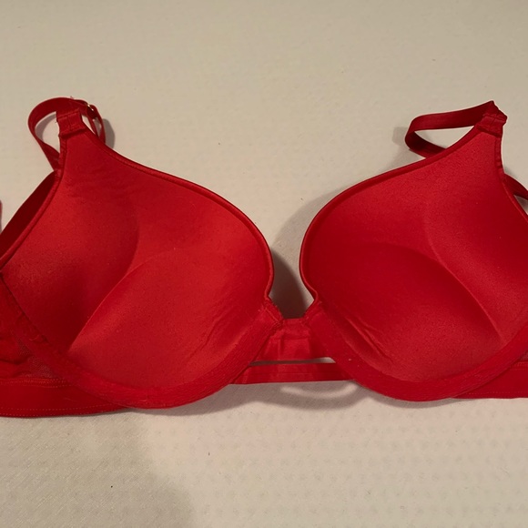 Victoria’s Secret Bombshell Bra - Picture 2 of 4